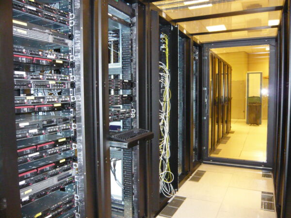 Solution de confinement data center dans une salle informatique traditionnelle