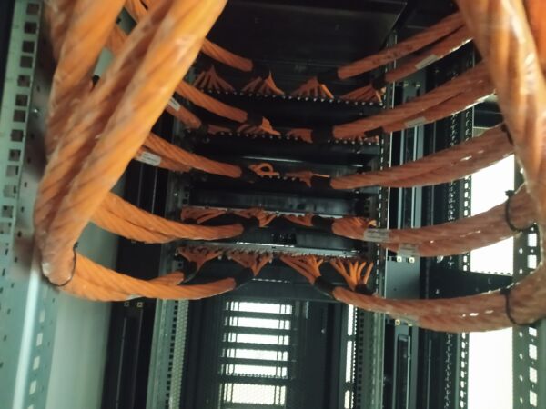 Solutions de câblage cuivre et fibre optique pour datacenter